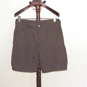 The North Face lightweight cargo shorts size 36